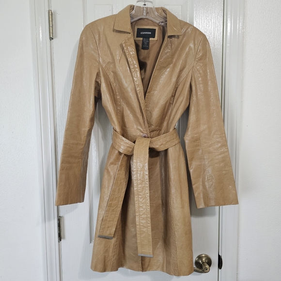 Express Y2K Crinkle Leather Belted Camel Coat Size 1/2 - Picture 3 of 16